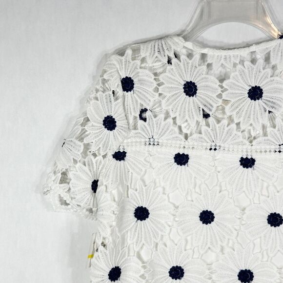 Rafaella Medium Top Lace Floral Textured Short Sleeve White Blue Daisies NWT 126 - Picture 7 of 11